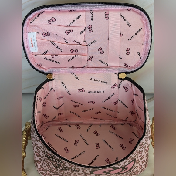 NWOT Sanrio Hello Kitty Travel Cosmetics Organizer Bag - Picture 9 of 11